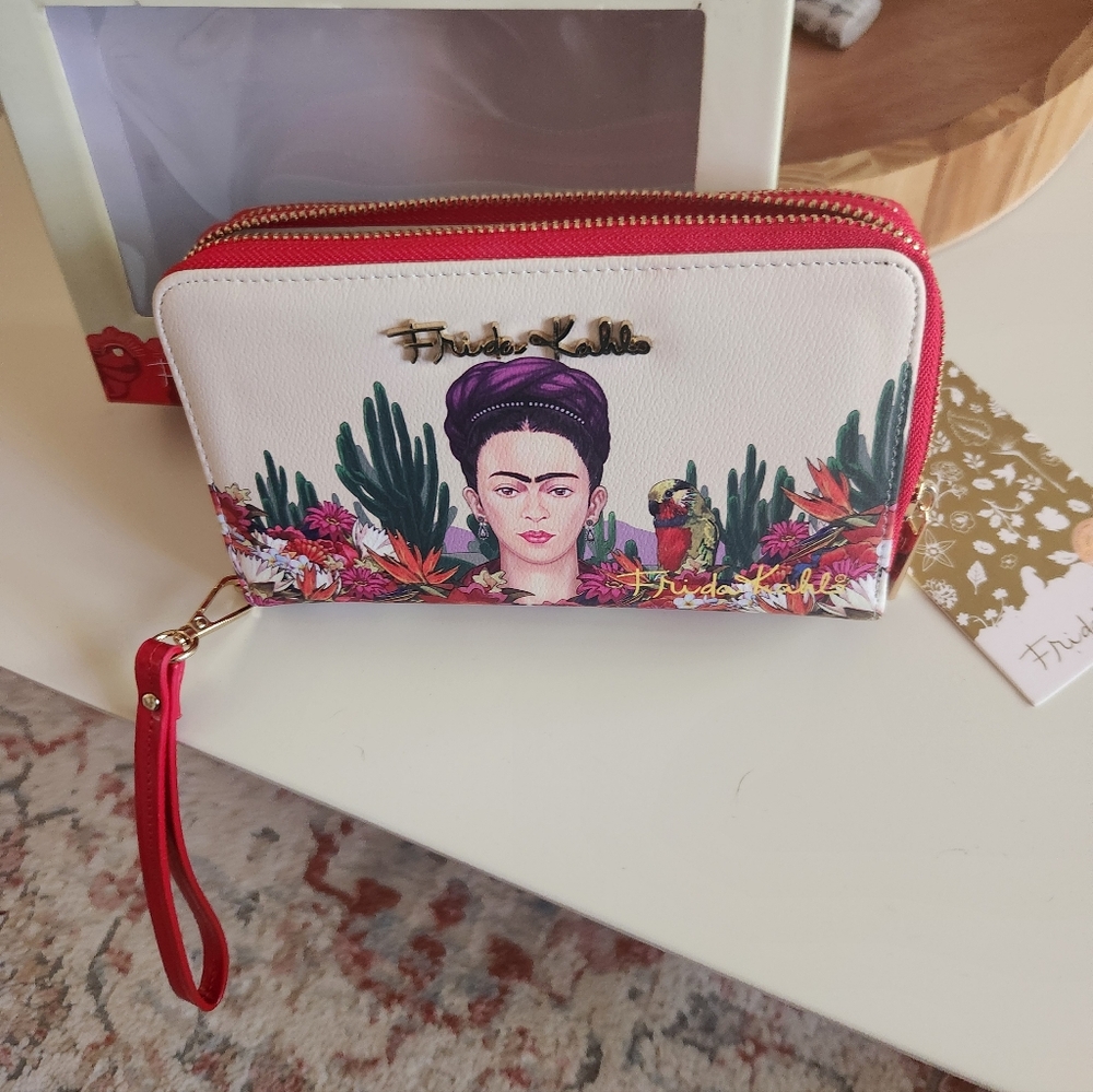 NEW FRIDA Khalo hite Floral Zip Wallet Wristlet - Red Trim